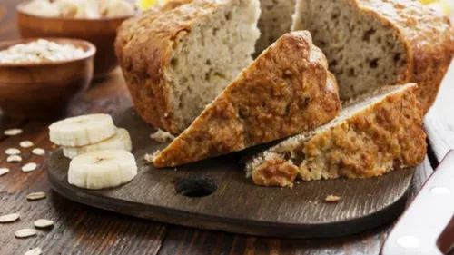 GÂTEAU AUX FLOCONS D’AVOINE, BANANE ET RAISINS SECS (ou pépites...